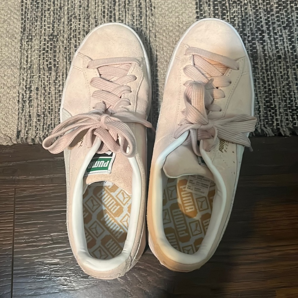 Women’s pink puma size 8